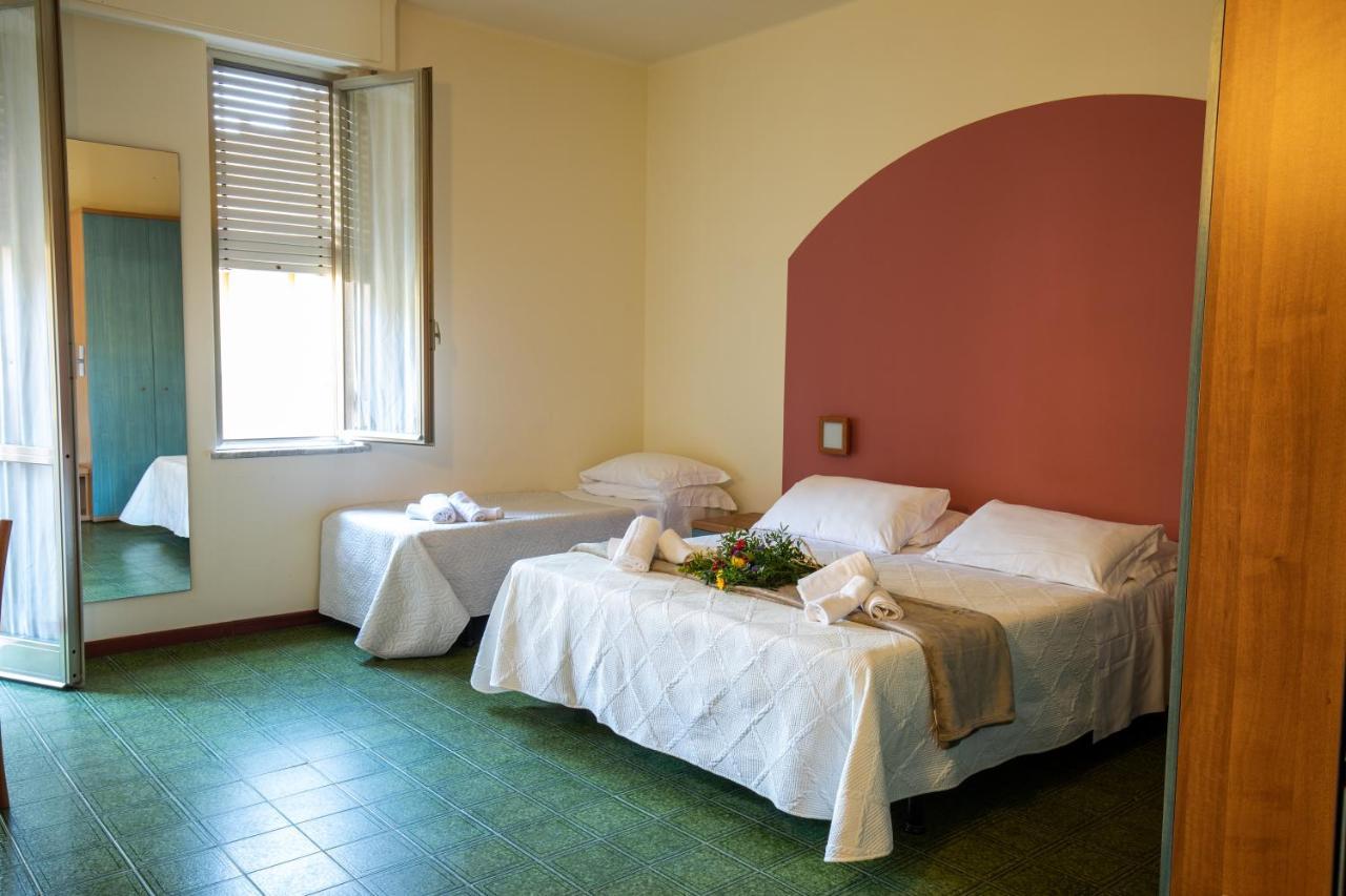 Hotel Xxv Aprile Casa Per Ferie Albenga Exterior foto